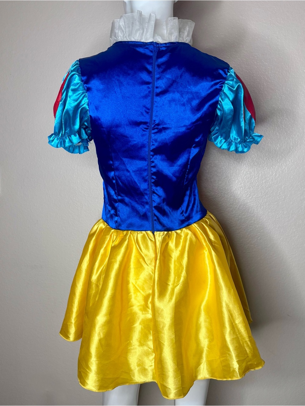 Leg Avenue Snow White Dress - Picture 4 of 9